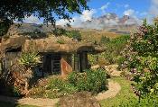 Inkunzi Cave and Zulu Hut